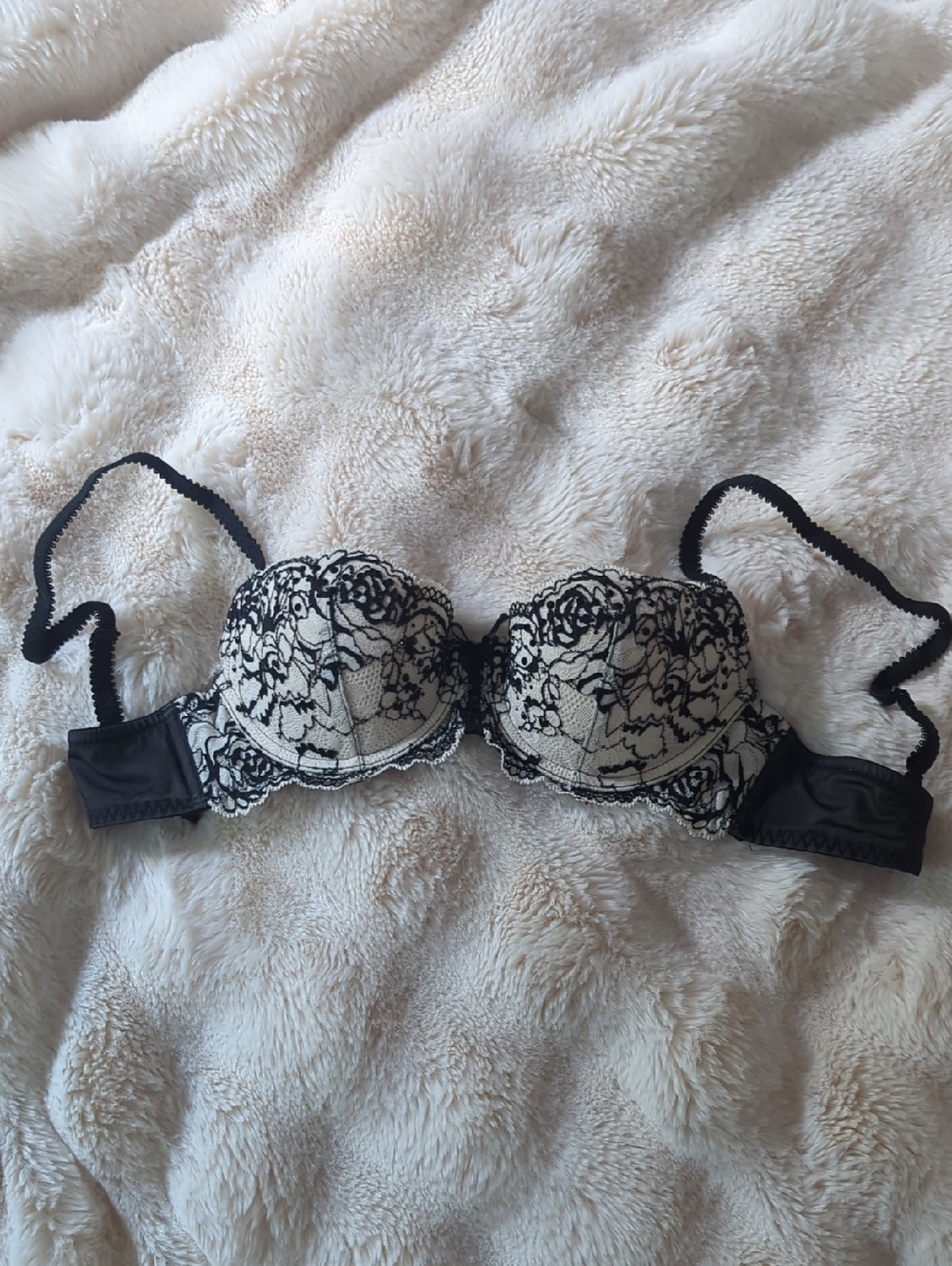 Victoria's Secret 34A Underwire Bra - Barely Worn